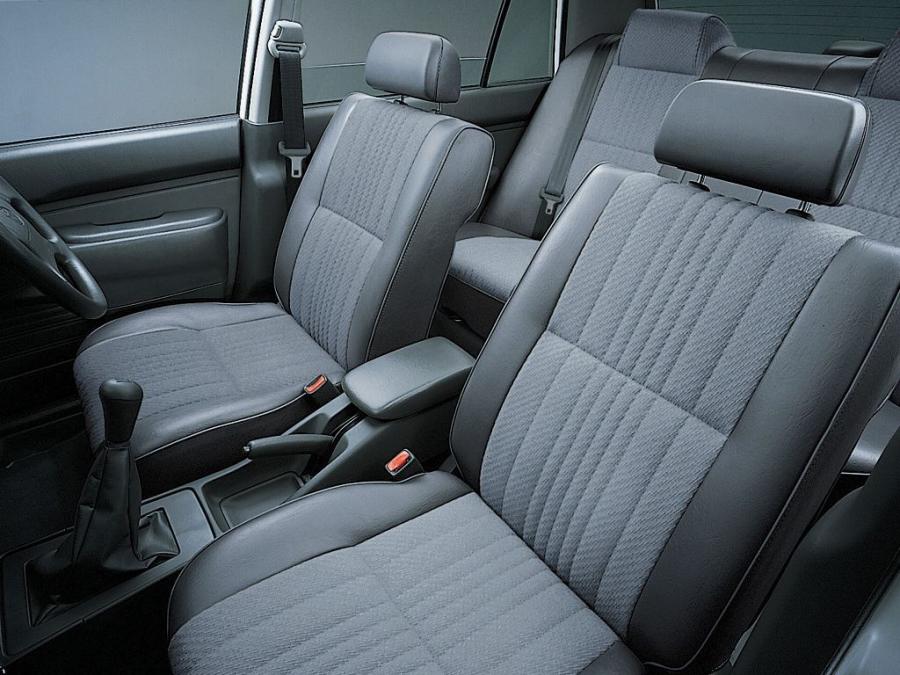  Toyota Comfort 1995 года  (фото 2 из 6)